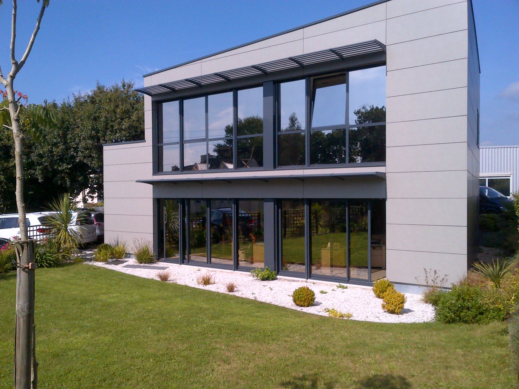 Fenêtres aluminium contemporaines - inspiration NIMESTORE MENUISERIES